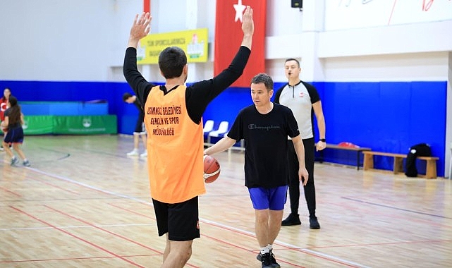 Osmangazi’de Sporcular Cumhuriyet İçin Ter Döktü Osmangazi Belediyesi tarafından Türkiye Cumhuriyeti’nin 103’üncü yıl dönümü kutlamaları kapsamında
