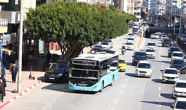 Antalya’da hayatı olumsuz yönde etkileyen şiddetli yağış sırasında Büyükşehir Belediyesi