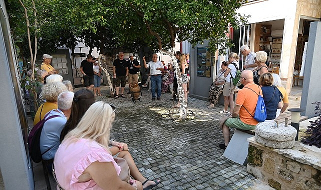 Polonyalı öğretmenlerden Kemer Belediyesi Kültür Evi’ne ziyaret Kemer’e gelen Polonyalı öğretmenlerden oluşan grup, Kemer Belediyesi Kültür Evi’ni