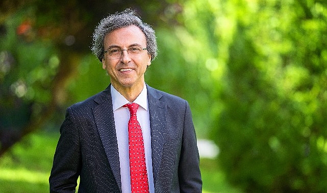 Prof. Dr. Ahmet AydınZehirli ve Yenilebilir Mantarlar Birbirine Benzeyebilir Mantar zehirlenmelerinin özellikle sonbahar ve ilkbahar aylarında arttığını belirten Prof.