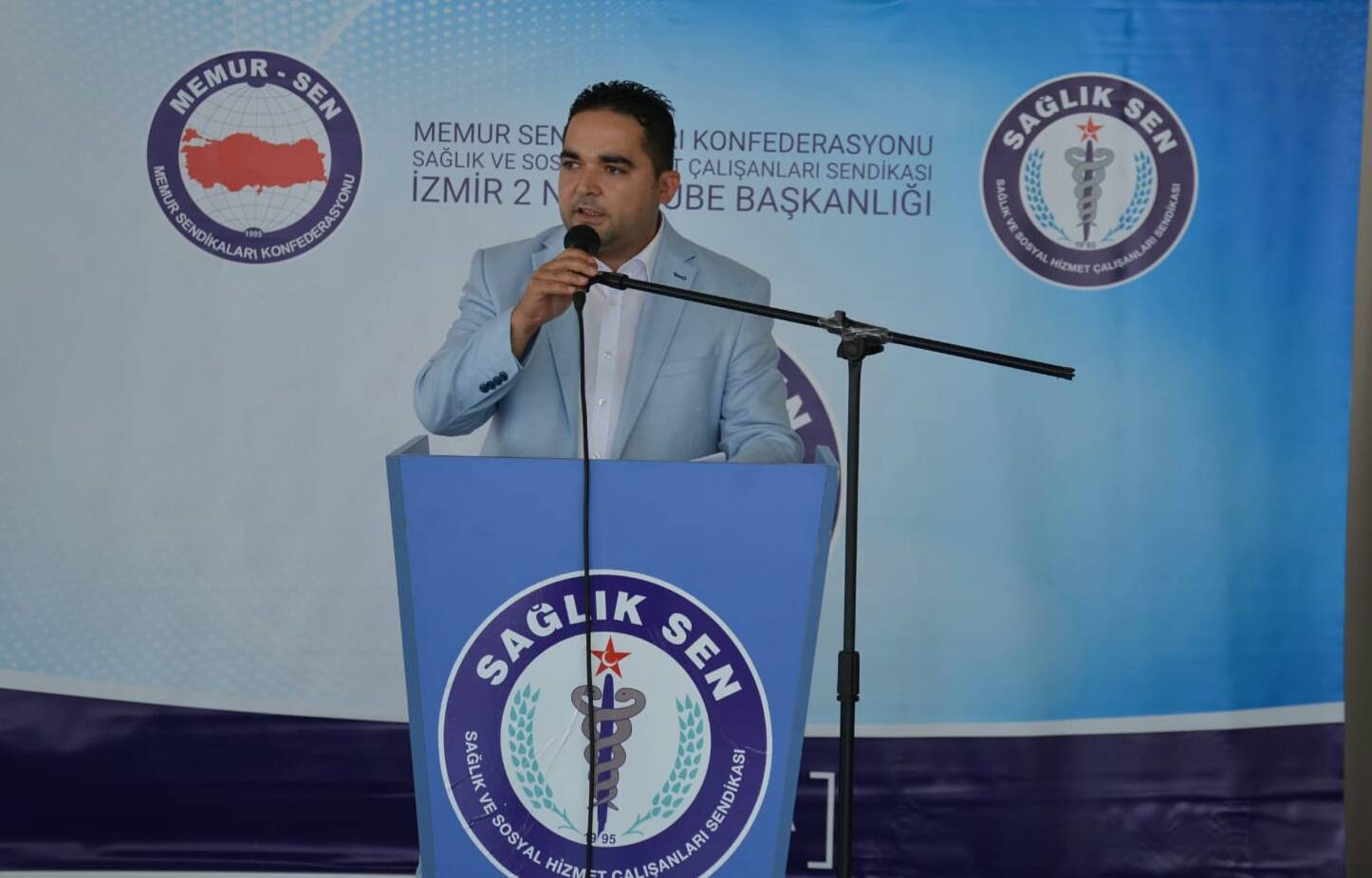 Sağlık-Sen’den 112 açıklaması: 112 bizim ortak değerimizdir Sağlık-Sen İzmir 2 No’lu Şube Başkanı Ekrem Özdemir, yenidoğan ambulansları