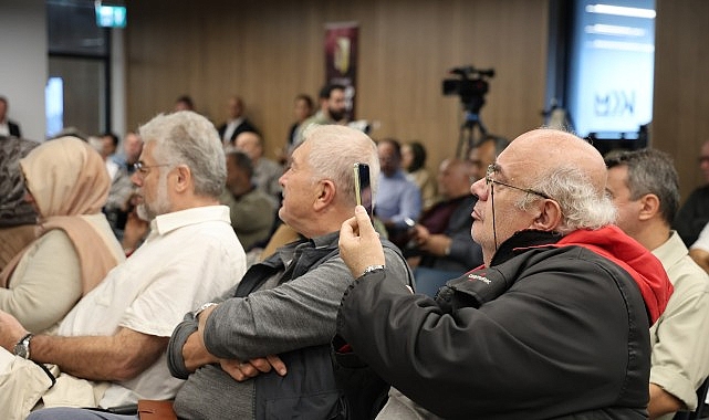 Uluslararası 16. Kocaeli Kitap Fuarı’nda konuşan Gazeteci Zafer Şahin, sosyal