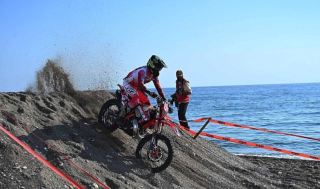 Sea To Sky Enduro Motosiklet Yarışları başladı Kemer Kaymakamlığı, Kemer Belediyesi ve diğer sponsorların destekleriyle Kemer Enduro