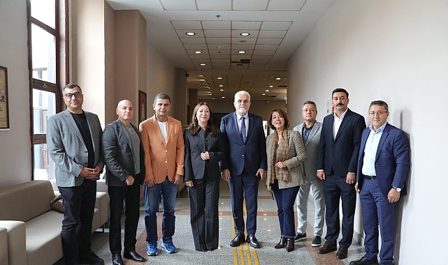 Şehir Tiyatroları İtfaiye Haftası’nda “İtfaiyecinin Sırrı” Oyununu Seyirciyle Buluşturdu İstanbul Büyükşehir Belediyesi Şehir Tiyatroları, Çimen Turunç Baturalp’in yazıp yönettiği