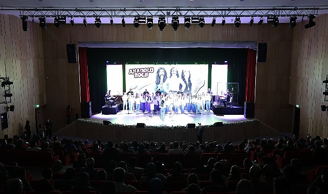 Selçuklu’da Anadolu Rock Rüzgârı Esti Selçuklu Belediyesi, kültür ve sanat faaliyetleri kapsamında vatandaşları farklı müzik