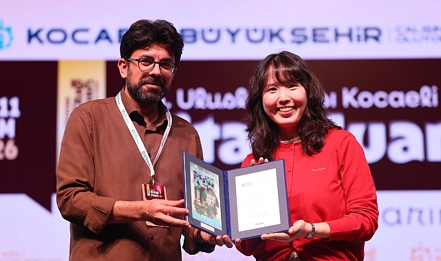 Soyoung Park, Kocaeli Kitap Fuarı’nda genç okurlara seslendi; “Dünyadaki en özel kişi kendinizsiniz” Güney Koreli yazar Soyoung Park, Uluslararası 16. Kocaeli Kitap Fuarı