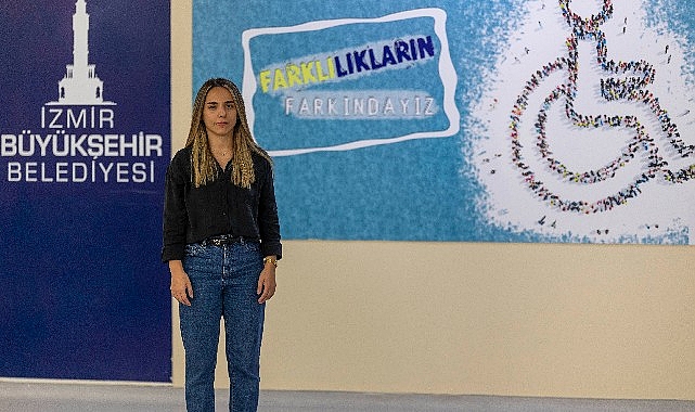 İzmir Büyükşehir Belediyesi Limontepe Farkındalık Merkezi’nde çalışan işitme engelli personel