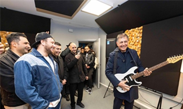 Stüdyo Kültürpark’a sosyal etki ödülü İzmir Büyükşehir Belediyesi’nin gençlerin müzik üretimine ücretsiz erişimini desteklemek amacıyla