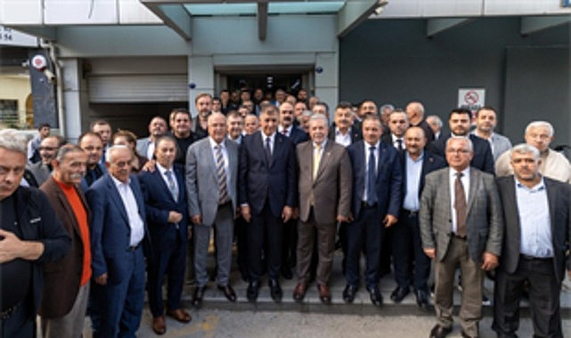 İzmir Esnaf ve Sanatkârlar Odaları Birliği’ni ziyaret eden İzmir Büyükşehir