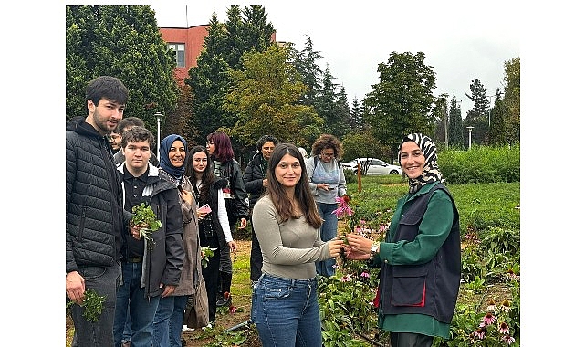 Üsküdar Üniversitesi öğrencileri, Kocaeli Büyükşehir Belediyesi’nin TABİP Projesi’nde tıbbi ve