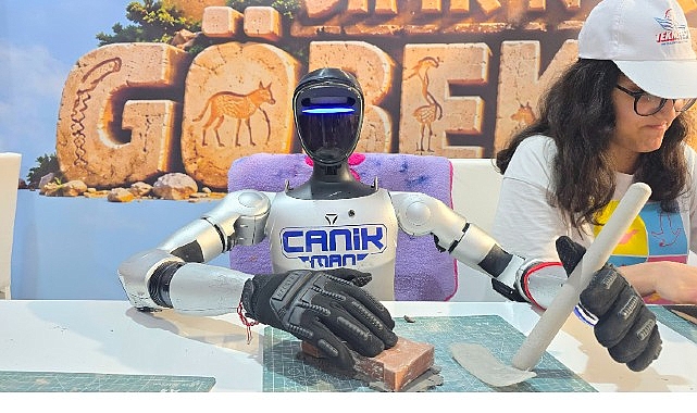 TEKNOFEST’te CANİKMAN Rüzgârı Türkiye'nin nüfusa kayıtlı ilk insansı robotu CANİKMAN, TEKNOFEST Güneydoğu'da ilgi