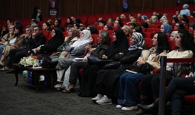 Tüner: Hayattan alacaklı geziyoruz Uluslararası 16. Kocaeli Kitap Fuarı’nda “Askıda İlişkiler” söyleşisi gerçekleştiren eğitmen