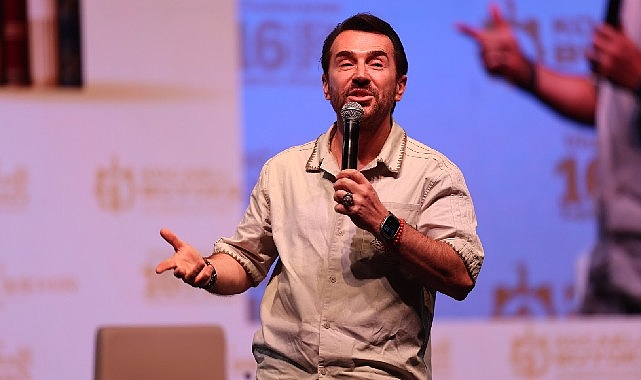 Uğur Arslan’dan hayata dair içten paylaşımlar Kocaeli Büyükşehir Belediyesi’nin bu yıl 16’ncısını düzenlediği Uluslararası Kocaeli Kitap