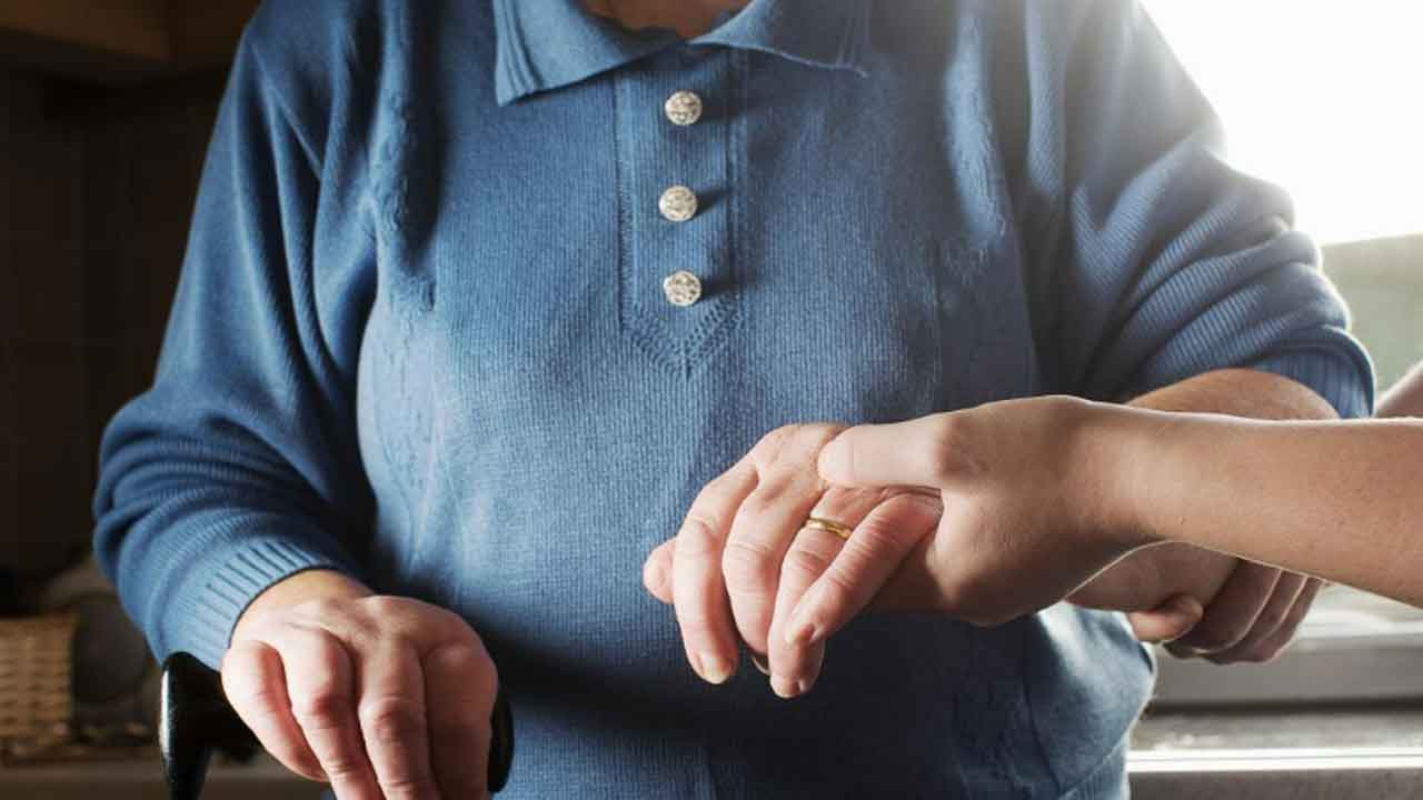 Uzmanlardan yaşlılık dönemine ilişkin uyarı: Destek verirken sınırlar korunmalı Yaşlılığın yalnızca fiziksel değişimlerle sınırlı olmadığını belirten uzmanlar, bu dönemde