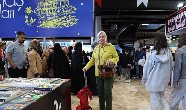 Valizler bu kez kitaplarla doluyor Uluslararası 16. Kocaeli Kitap Fuarı’nda kitapseverlerin alışveriş telaşı renkli görüntülere