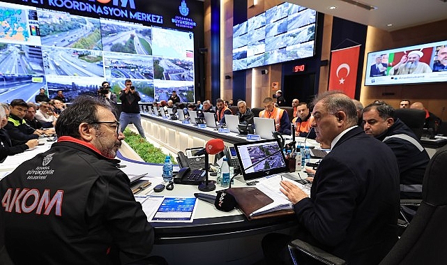 Vatandaştan , Nuri Aslan’a: Bizi Buradan İstanbul İtfaiyesi Kurtardı İstanbul Büyükşehir Belediyesi (İBB) Başkanvekili Nuri Aslan, Çevre ve Şehircilik