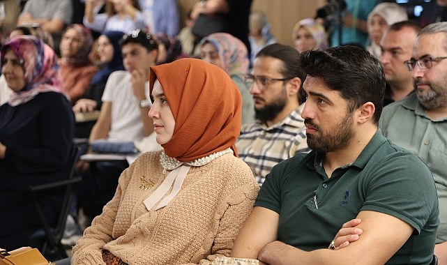 AK Parti Grup Başkanvekili ve Manisa Milletvekili, yazar ve oyuncu