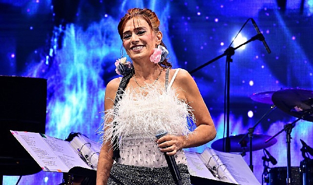 Yıldız Tilbe, Kıbrıs’ta 2 bin davetliye unutulmaz bir gece yaşattı! Yıldız Tilbe, hafta sonu Kıbrıs’taki Elaxus Hotel’de sahne aldı. Yaklaşık
